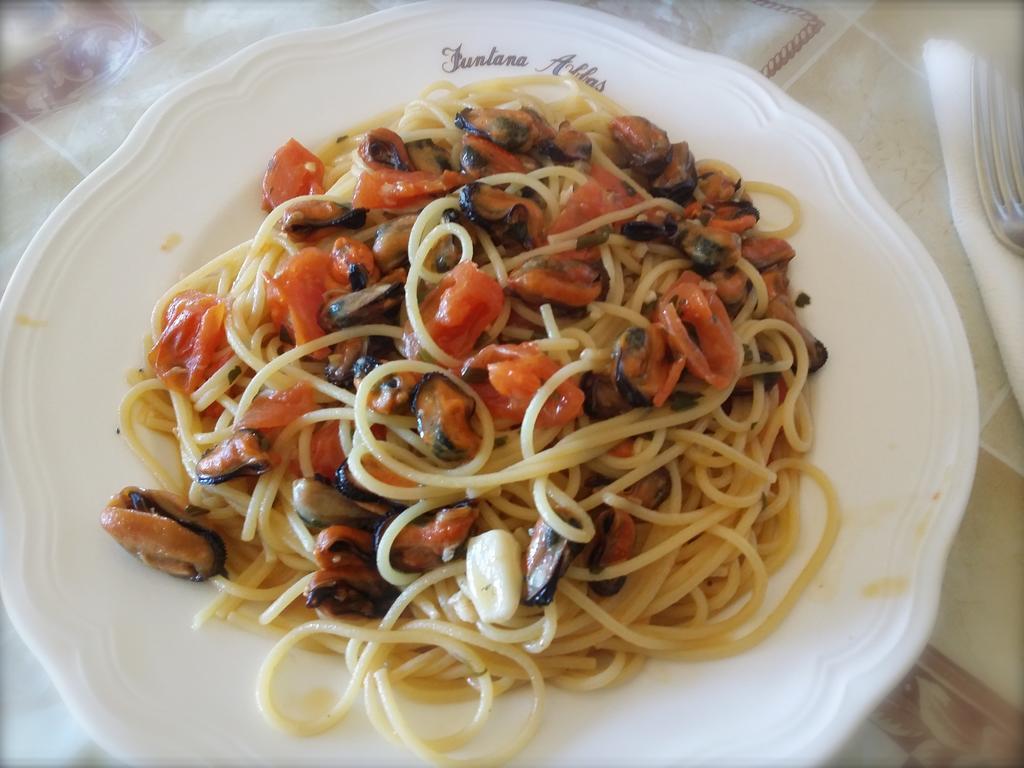 Hotel Ristorante Funtana Abbas Luras Zewnętrze zdjęcie